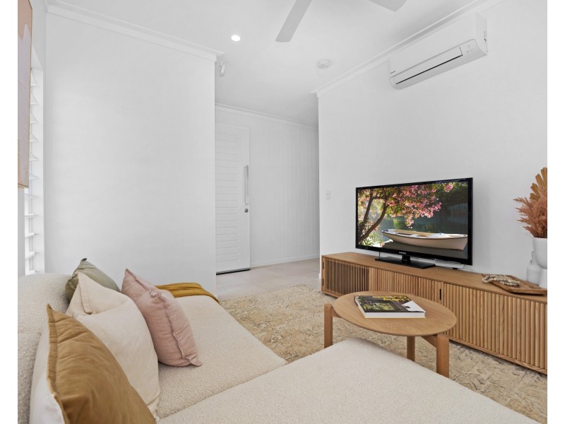 8 Reef Cl, Mission Beach QLD 4852