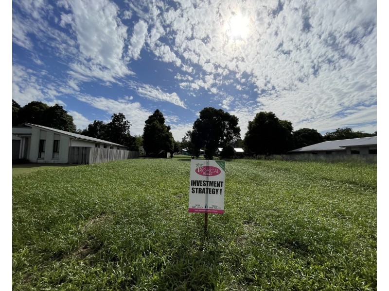 8 Reef Cl, Mission Beach QLD 4852