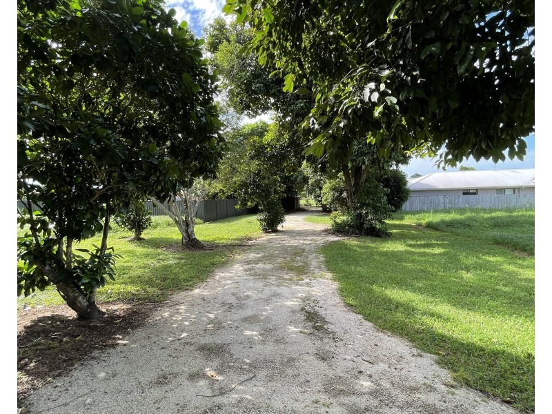 8 Reef Cl, Mission Beach QLD 4852