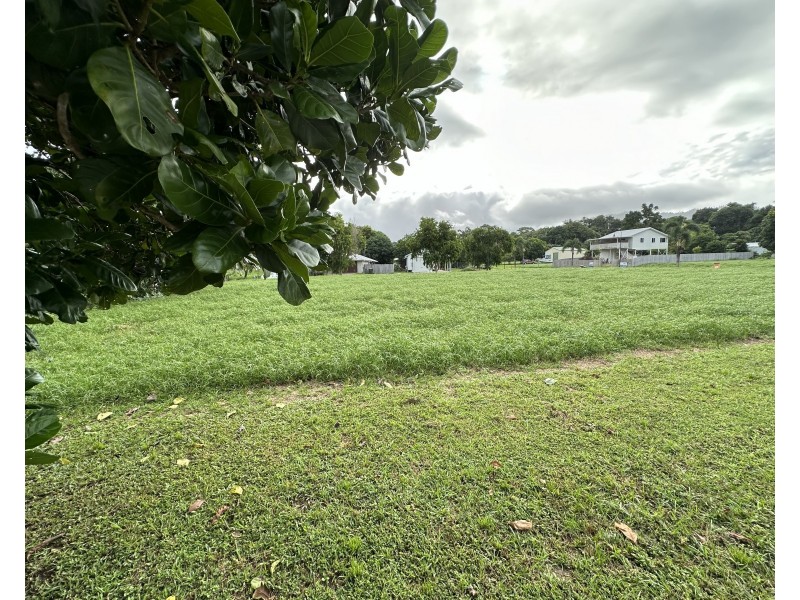 5 Reef Cl, Mission Beach QLD 4852