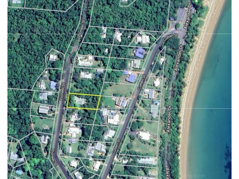 14 Pioneer St, Bingil Bay QLD 4852