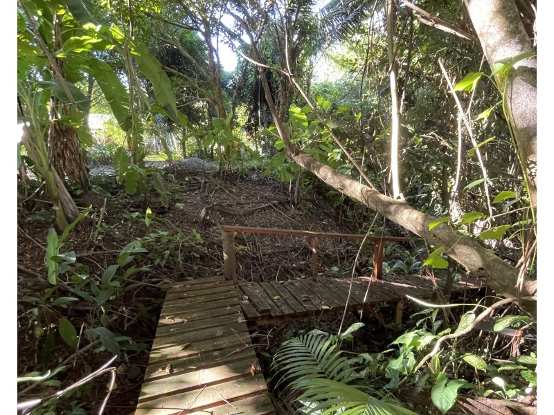 14 Pioneer St, Bingil Bay QLD 4852