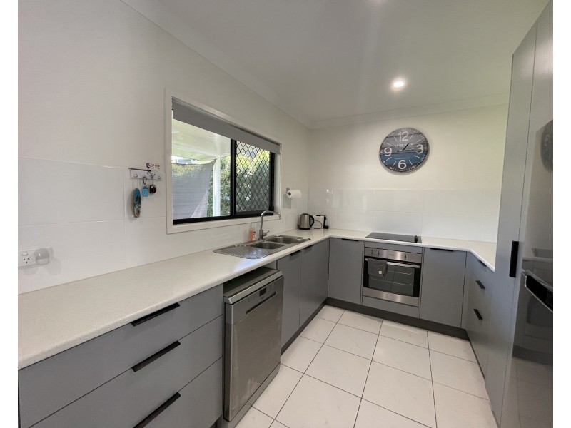 13 Sandpiper Cl, Mission Beach QLD 4852