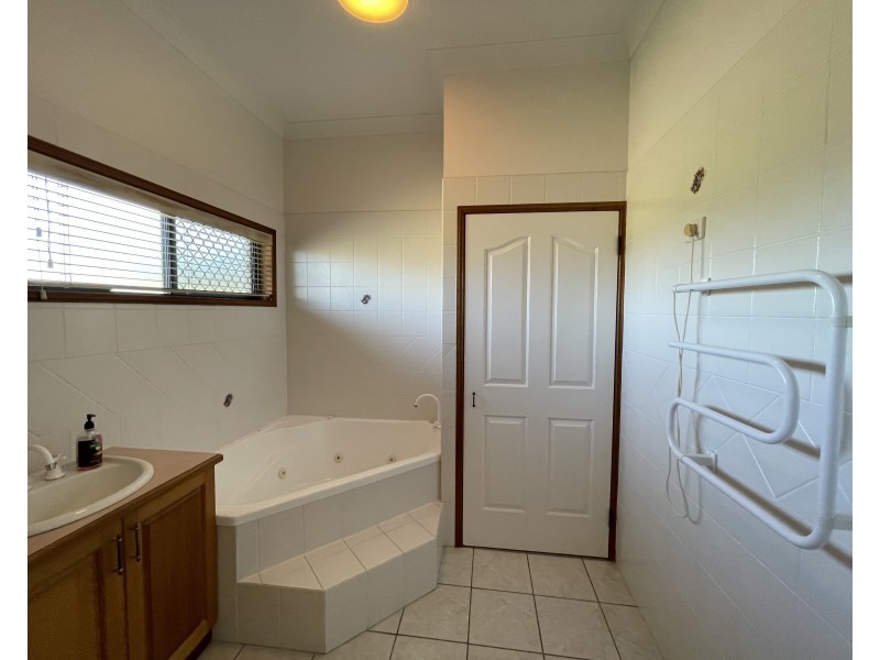68 Keir Rd, Tully QLD 4854