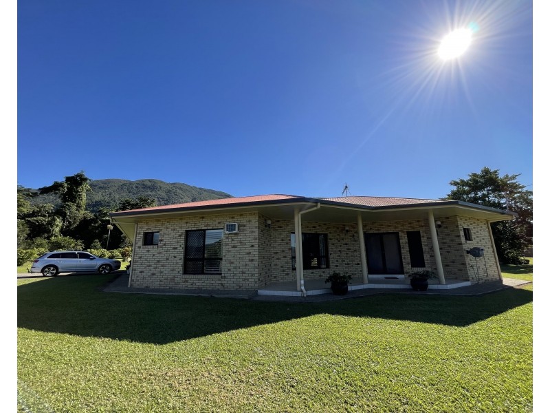 68 Keir Rd, Tully QLD 4854