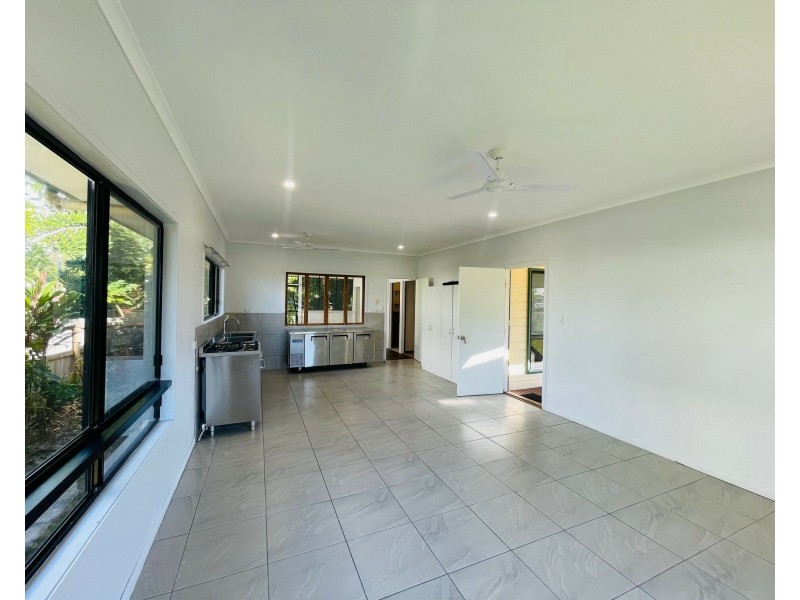 15 Holland St, Wongaling Beach QLD 4852