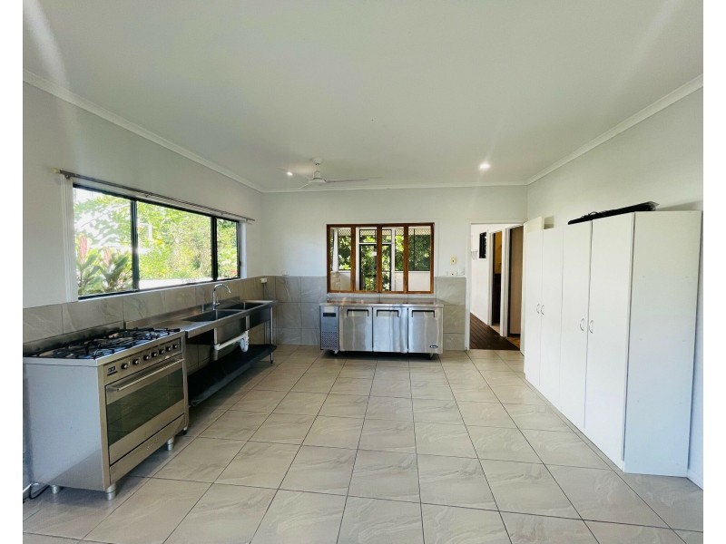 15 Holland St, Wongaling Beach QLD 4852