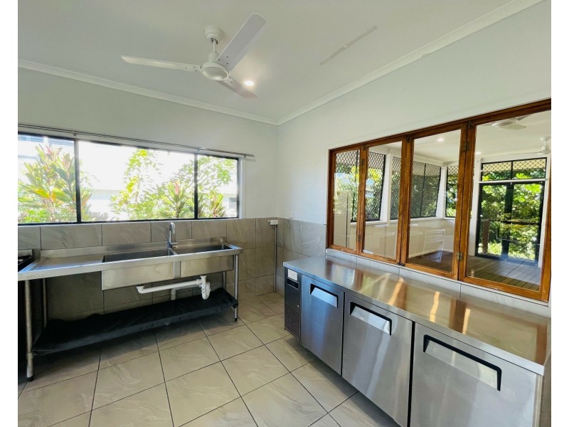 15 Holland St, Wongaling Beach QLD 4852