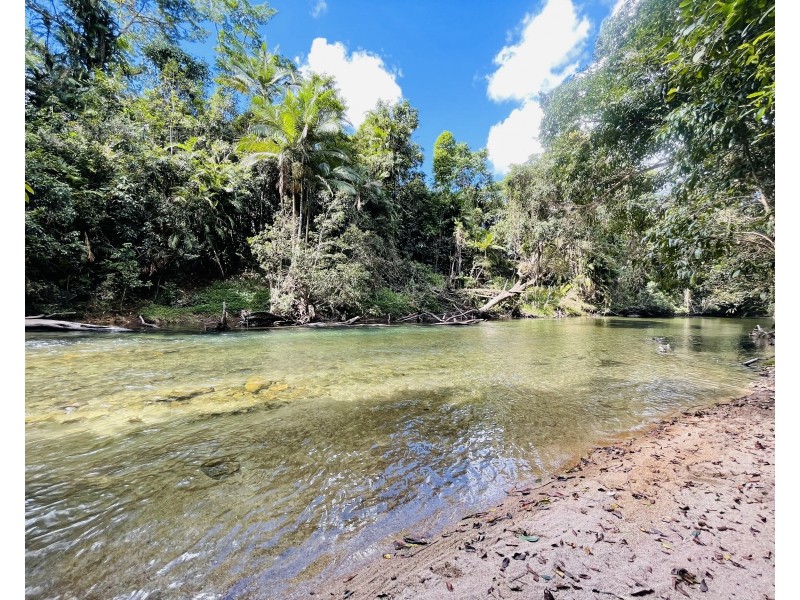 33 Thomas Ct, Bulgun QLD 4854