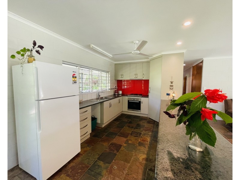 33 Thomas Ct, Bulgun QLD 4854