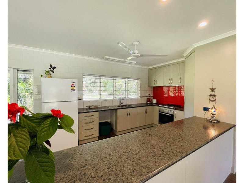 33 Thomas Ct, Bulgun QLD 4854