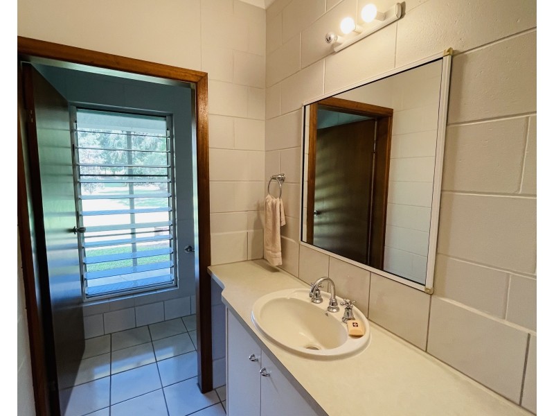 33 Thomas Ct, Bulgun QLD 4854