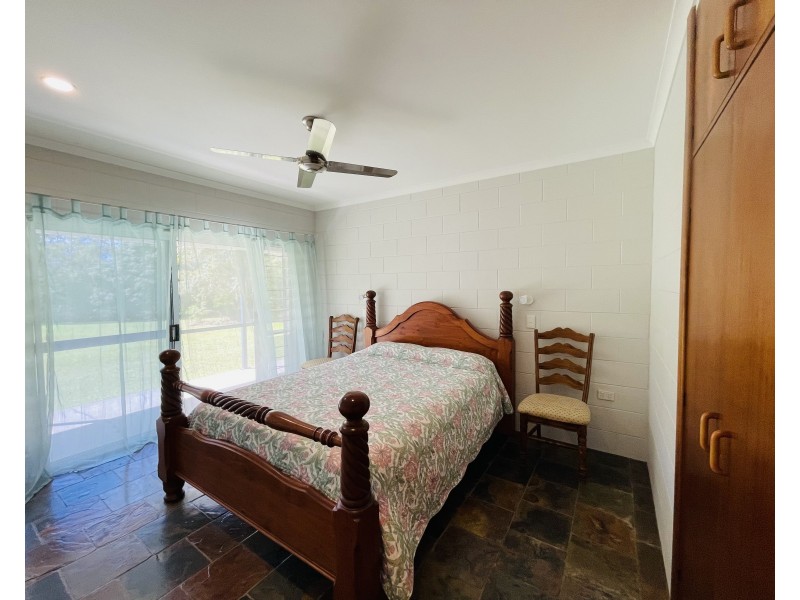 33 Thomas Ct, Bulgun QLD 4854