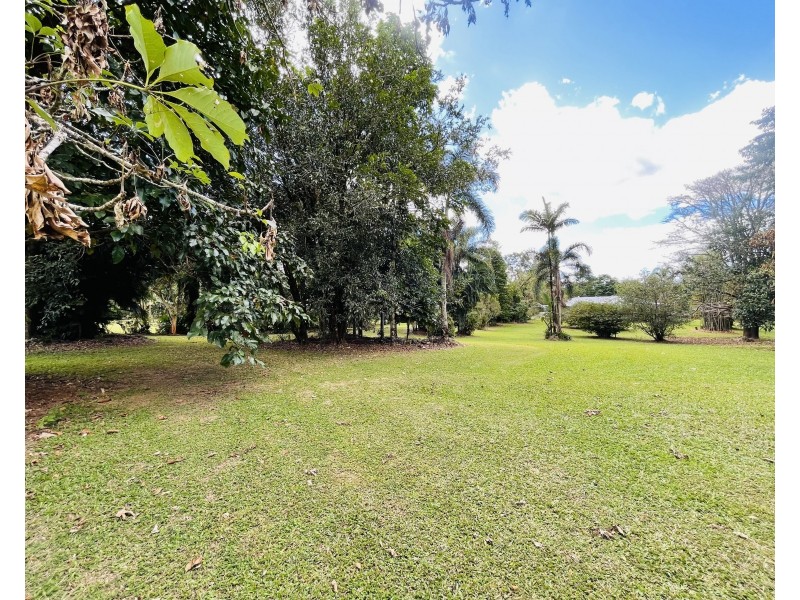 33 Thomas Ct, Bulgun QLD 4854