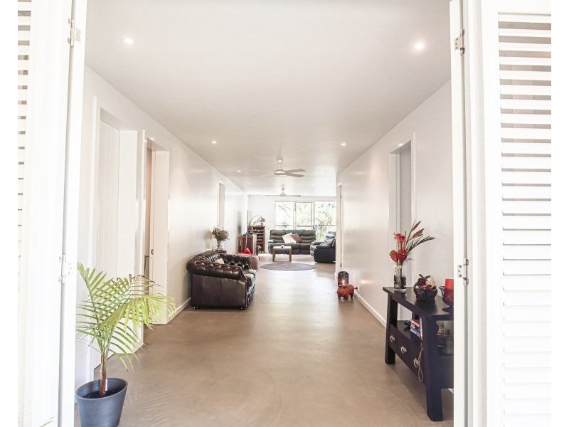 45 Cutten St, Bingil Bay QLD 4852