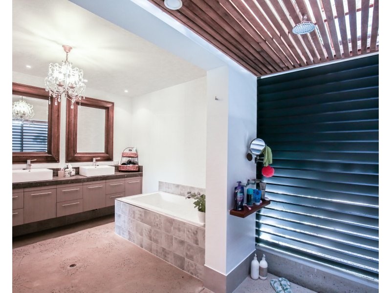 45 Cutten St, Bingil Bay QLD 4852