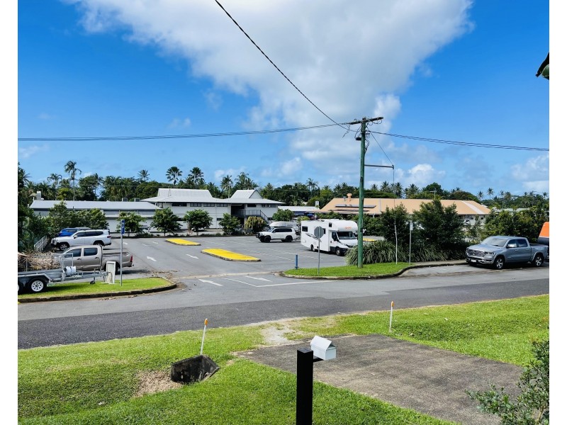 8 Endeavour Ave, Mission Beach QLD 4852