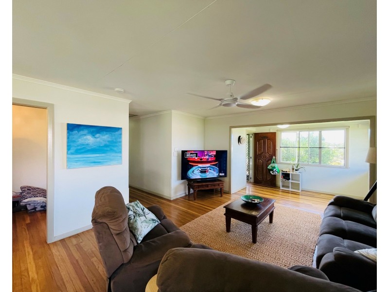 8 Endeavour Ave, Mission Beach QLD 4852