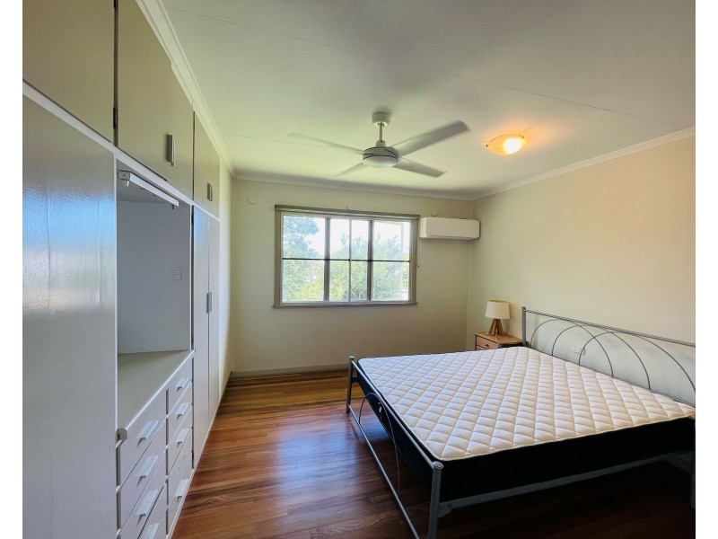 8 Endeavour Ave, Mission Beach QLD 4852