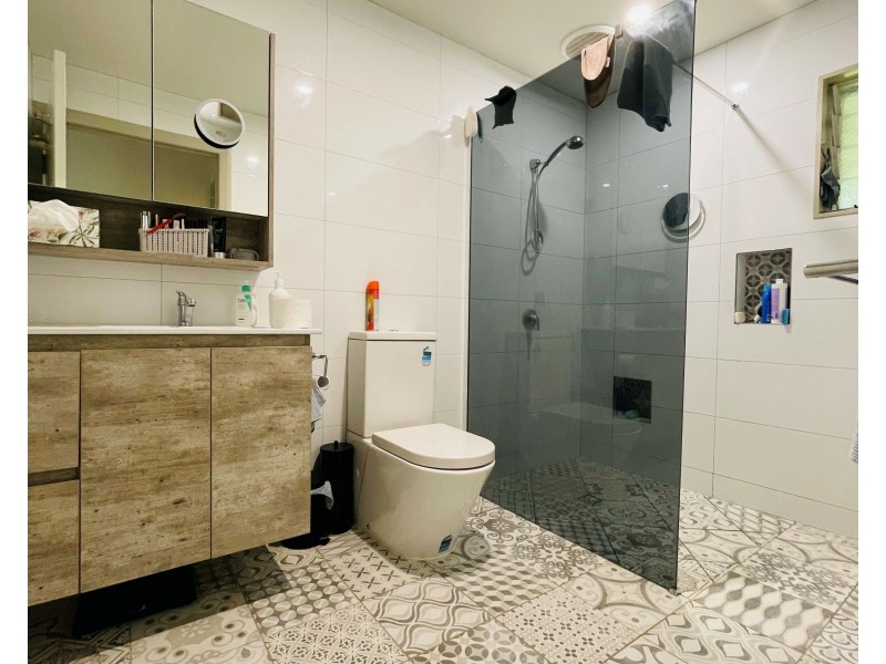 8 Endeavour Ave, Mission Beach QLD 4852