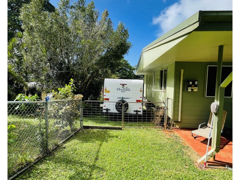 8 Endeavour Ave, Mission Beach QLD 4852