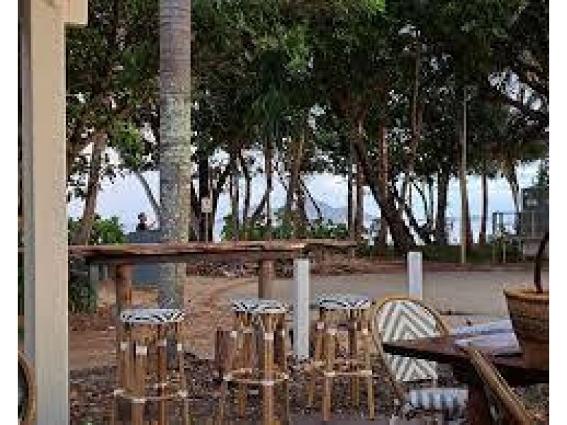 8 Endeavour Ave, Mission Beach QLD 4852