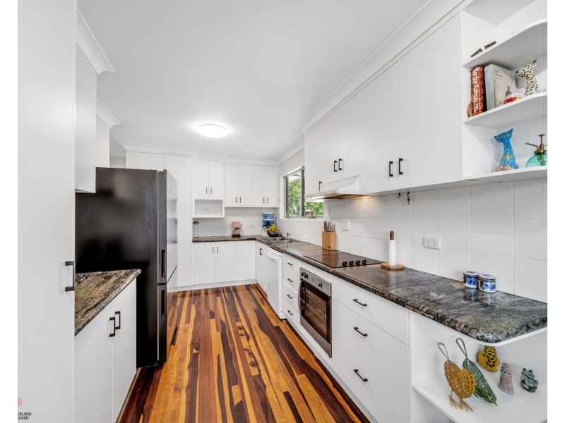 7 Webb Ct, Bingil Bay QLD 4852