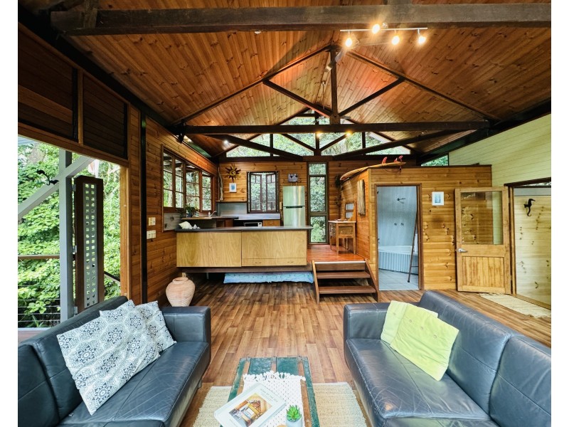 13 Bicton Cl, Bingil Bay QLD 4852