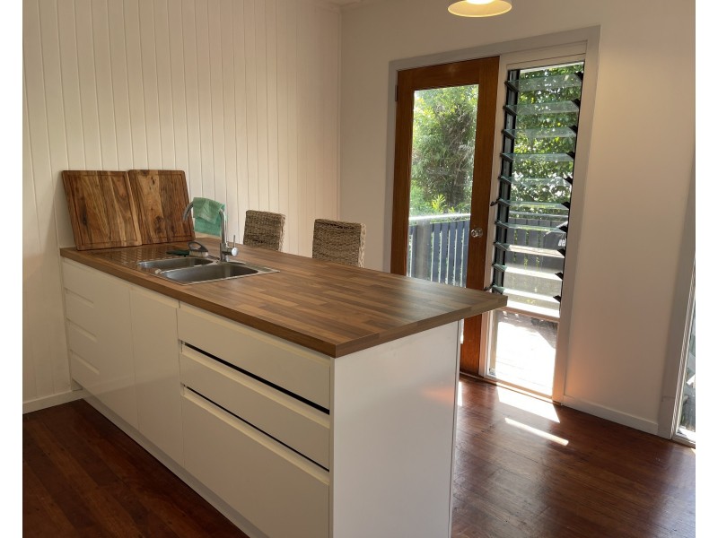 72 Holland St, Wongaling Beach QLD 4852