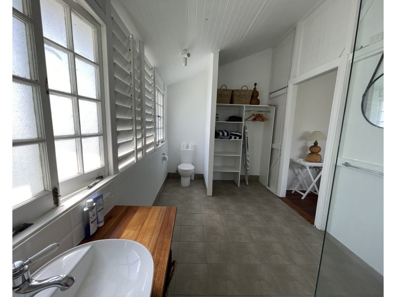 72 Holland St, Wongaling Beach QLD 4852