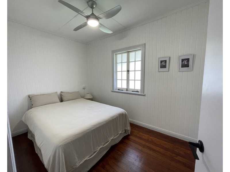 72 Holland St, Wongaling Beach QLD 4852