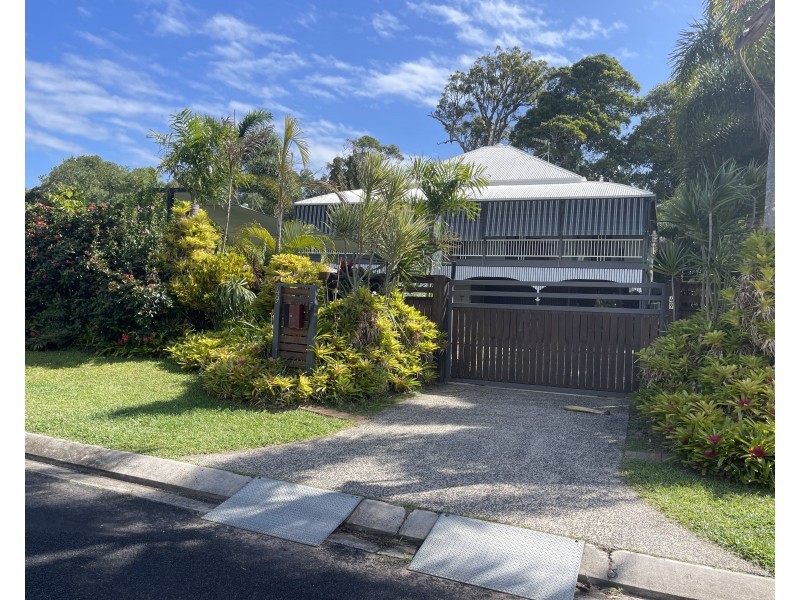 49 Holland St, Wongaling Beach QLD 4852