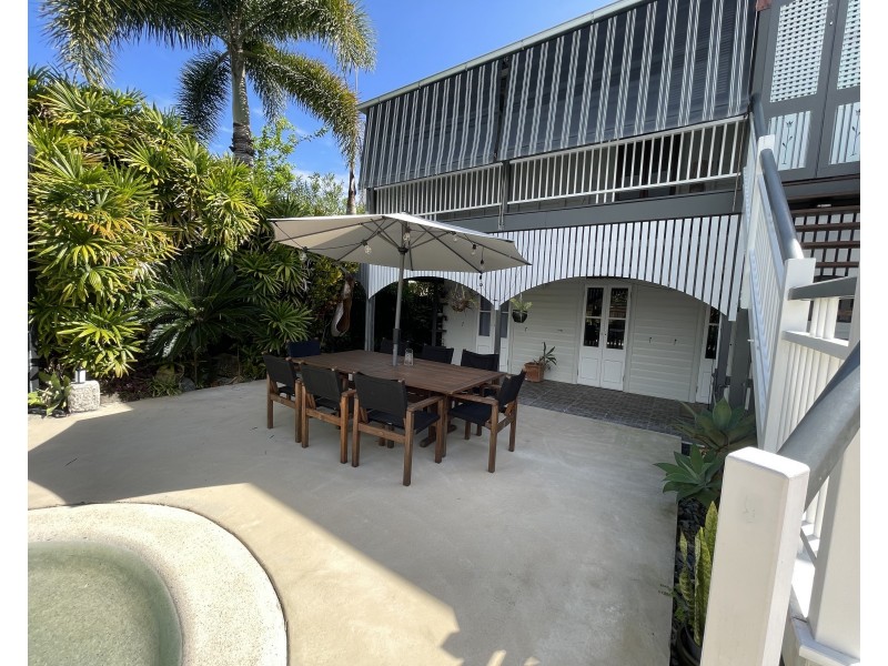 49 Holland St, Wongaling Beach QLD 4852