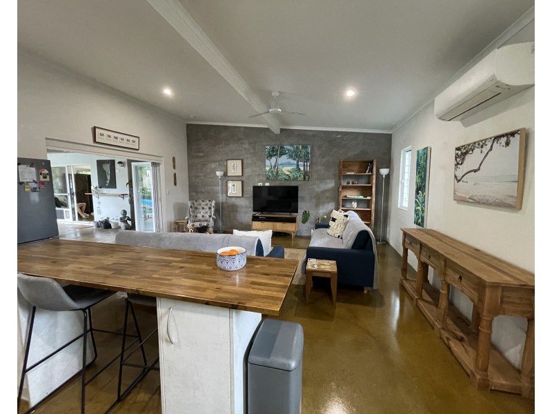 2 Sandpiper Close, Mission Beach QLD 4852