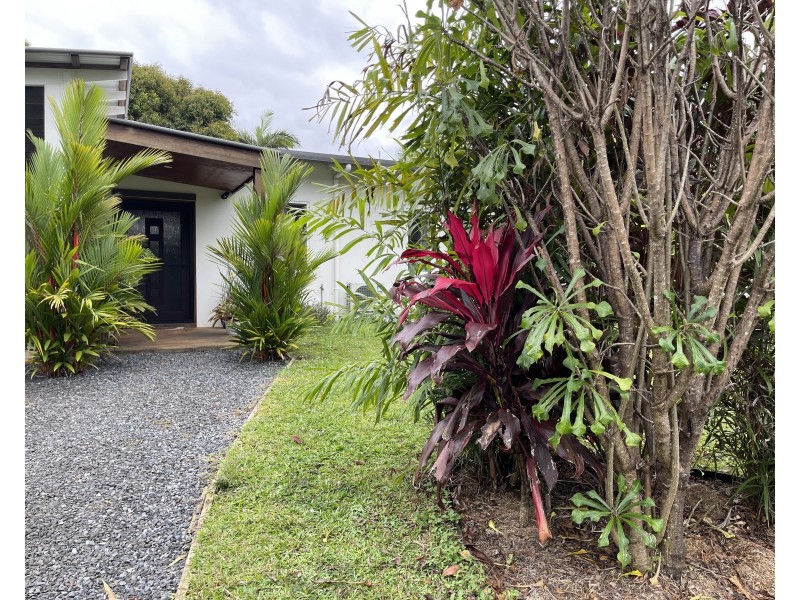 2 Sandpiper Close, Mission Beach QLD 4852