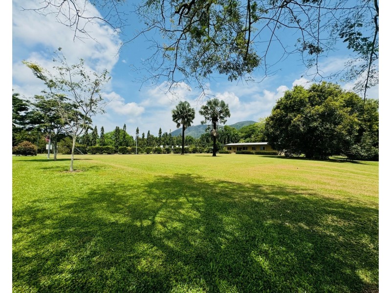 26 Dinan Cl, Bulgun QLD 4854