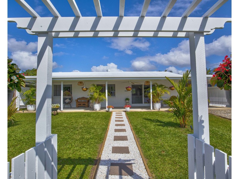 13 Buccaneer St, South Mission Beach QLD 4852