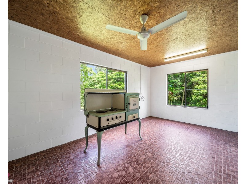 51 Mission Dr, South Mission Beach QLD 4852