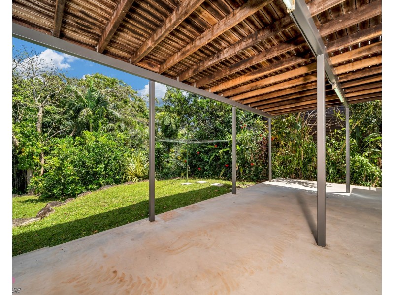 51 Mission Dr, South Mission Beach QLD 4852