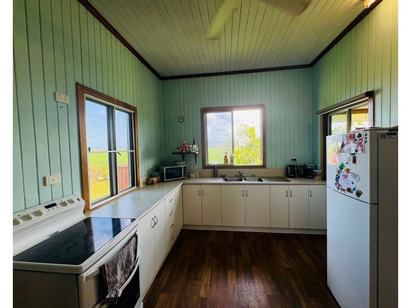 305 Silkwood Japoon Rd, Silkwood QLD 4856