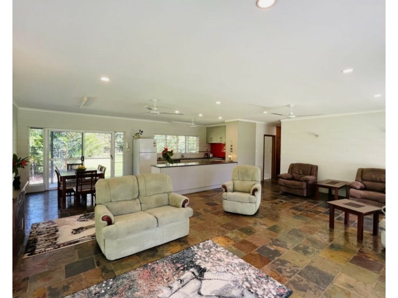 33 Thomas Ct, Bulgun QLD 4854