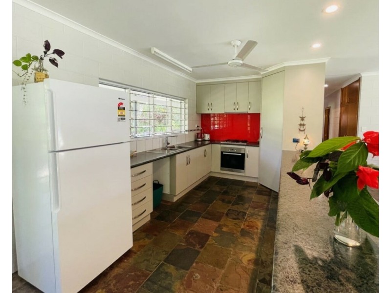 33 Thomas Ct, Bulgun QLD 4854