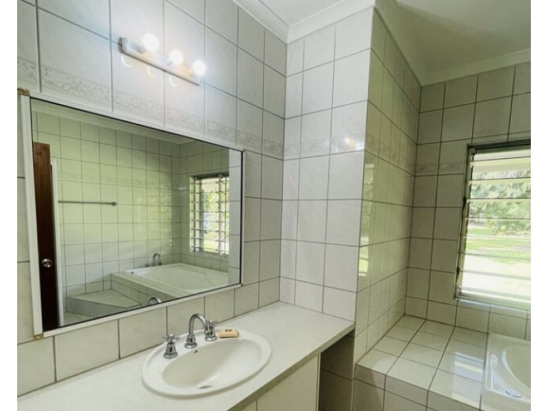 33 Thomas Ct, Bulgun QLD 4854