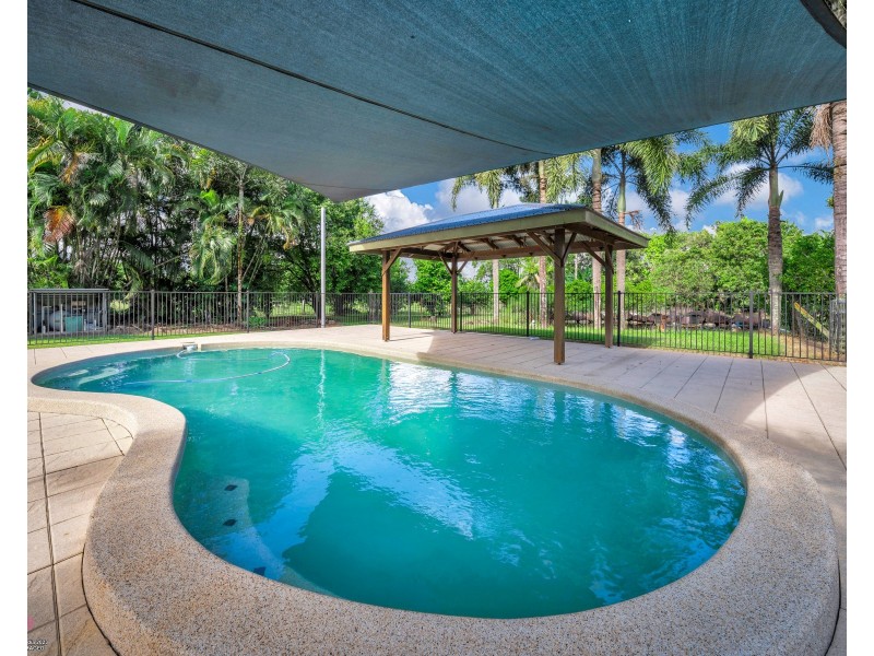 9 Abraham St, Tully QLD 4854