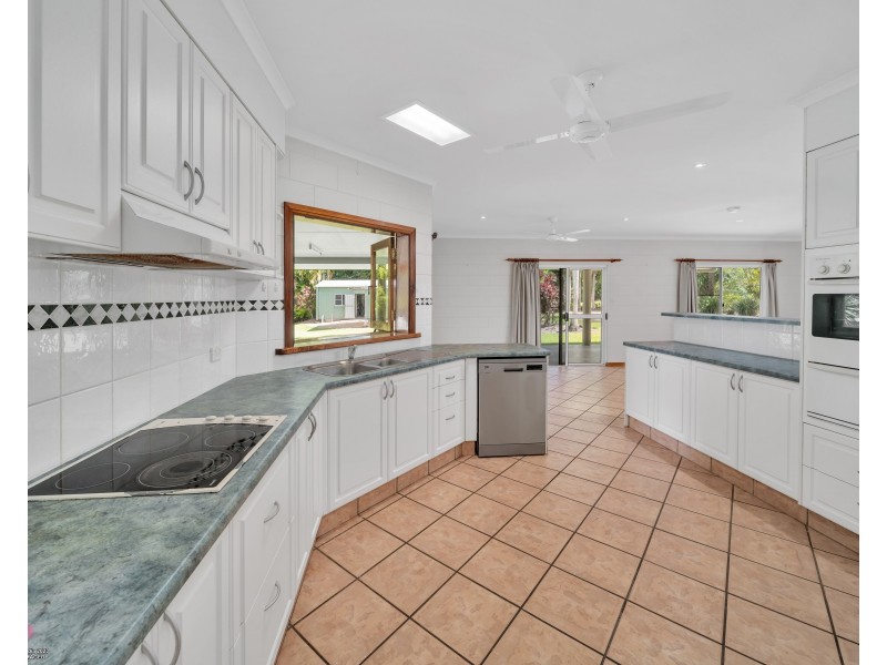 9 Abraham St, Tully QLD 4854