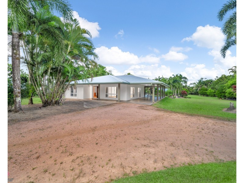 9 Abraham St, Tully QLD 4854