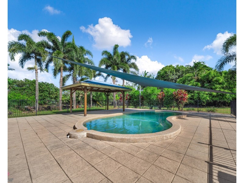 9 Abraham St, Tully QLD 4854