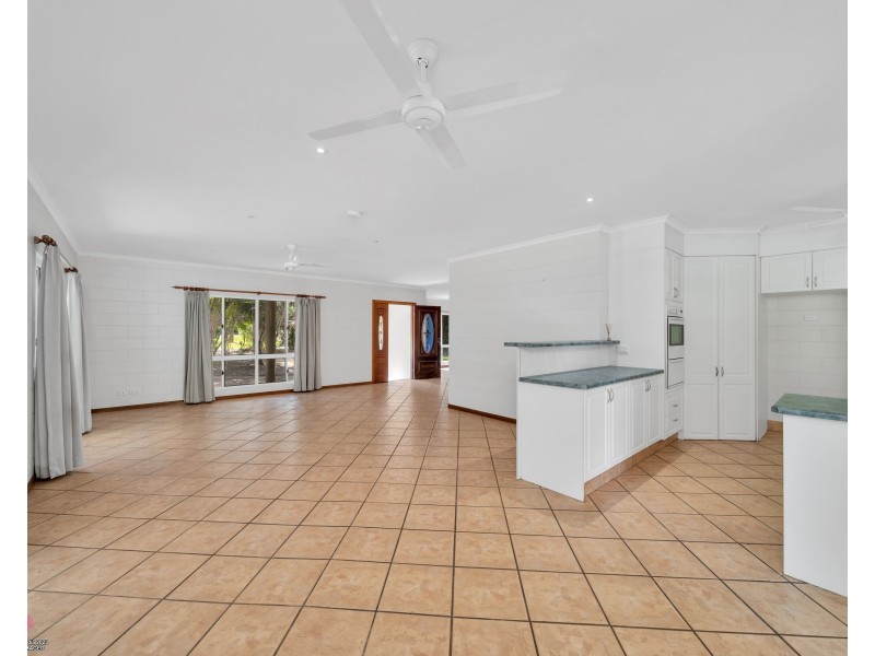 9 Abraham St, Tully QLD 4854