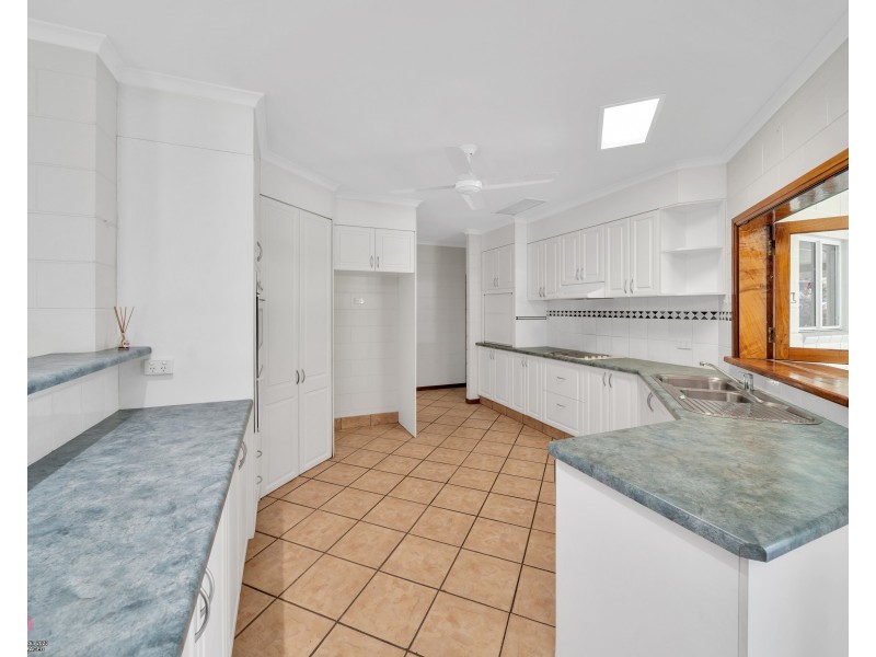 9 Abraham St, Tully QLD 4854