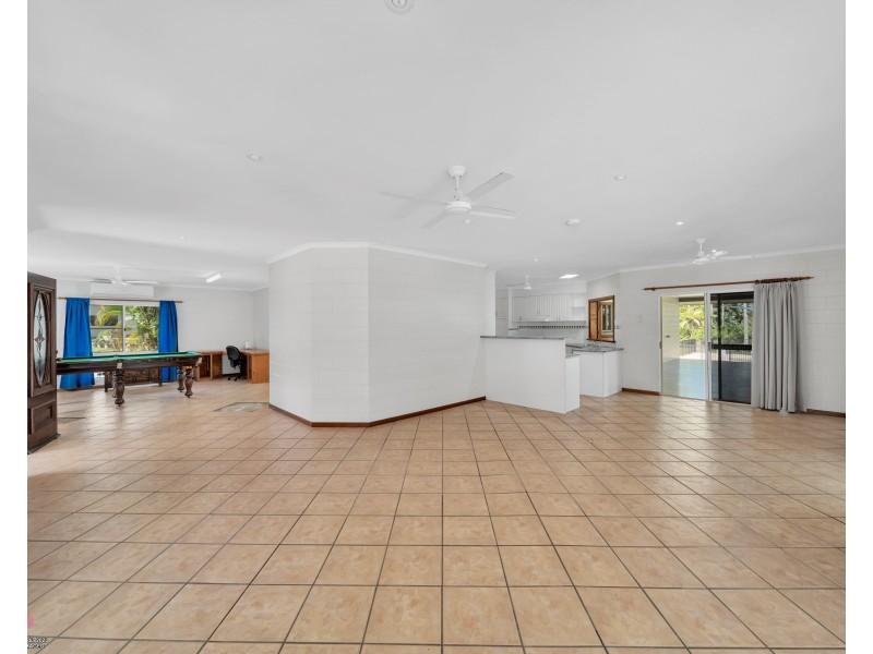 9 Abraham St, Tully QLD 4854